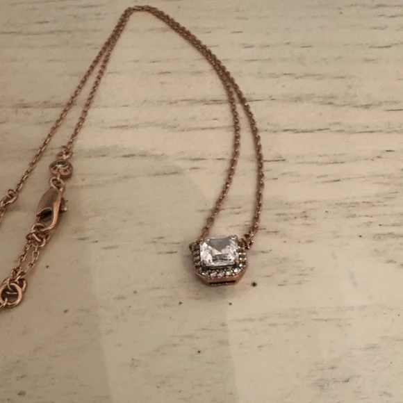 Henri Bendel rose gold pendant necklace - Picture 4 of 5